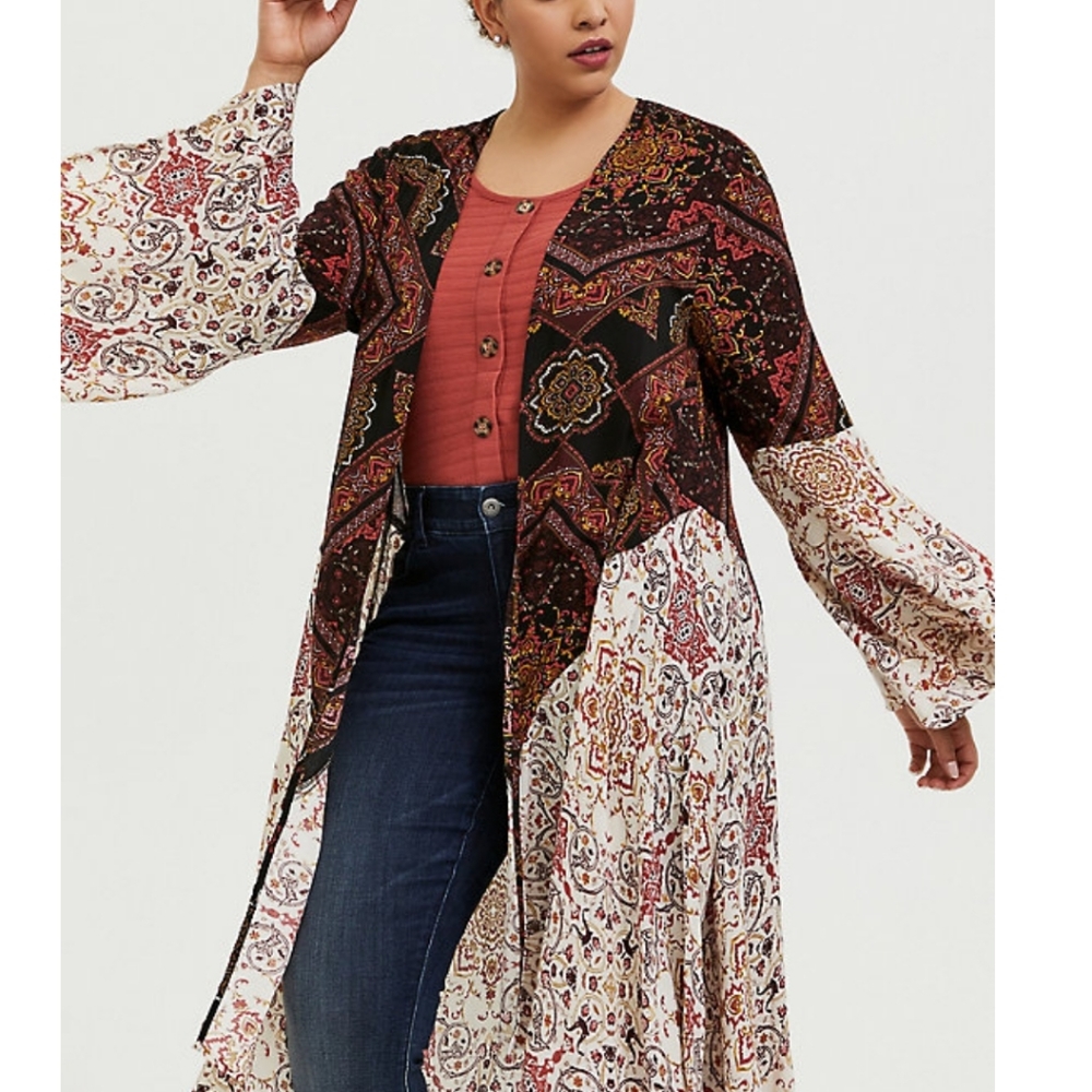 NWT Torrid mixed media floral bell sleeved kimono